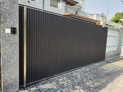 Yana Kayar Bahçe Kapısı